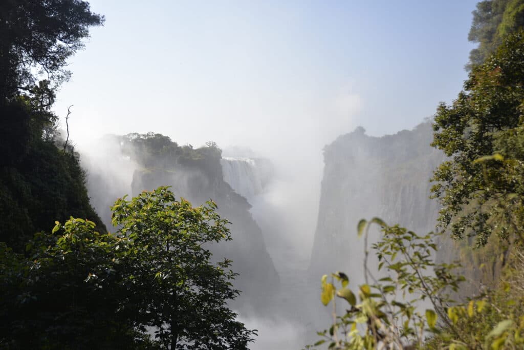 Victoria Falls: Rainy Season vs. Dry Season
