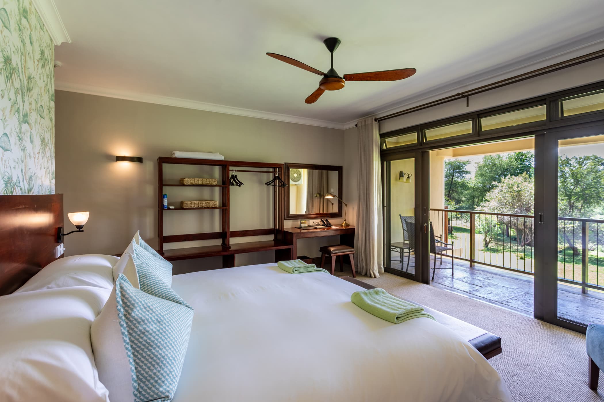 Ilala-Lodge-Accommodation-Deluxe-Double-01