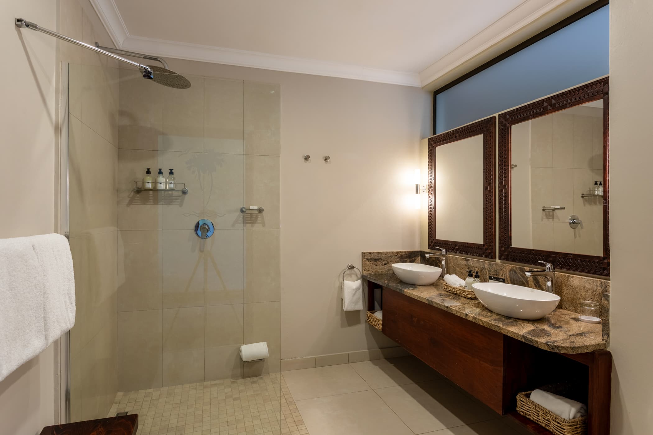 Deluxe Rooms - Image 8