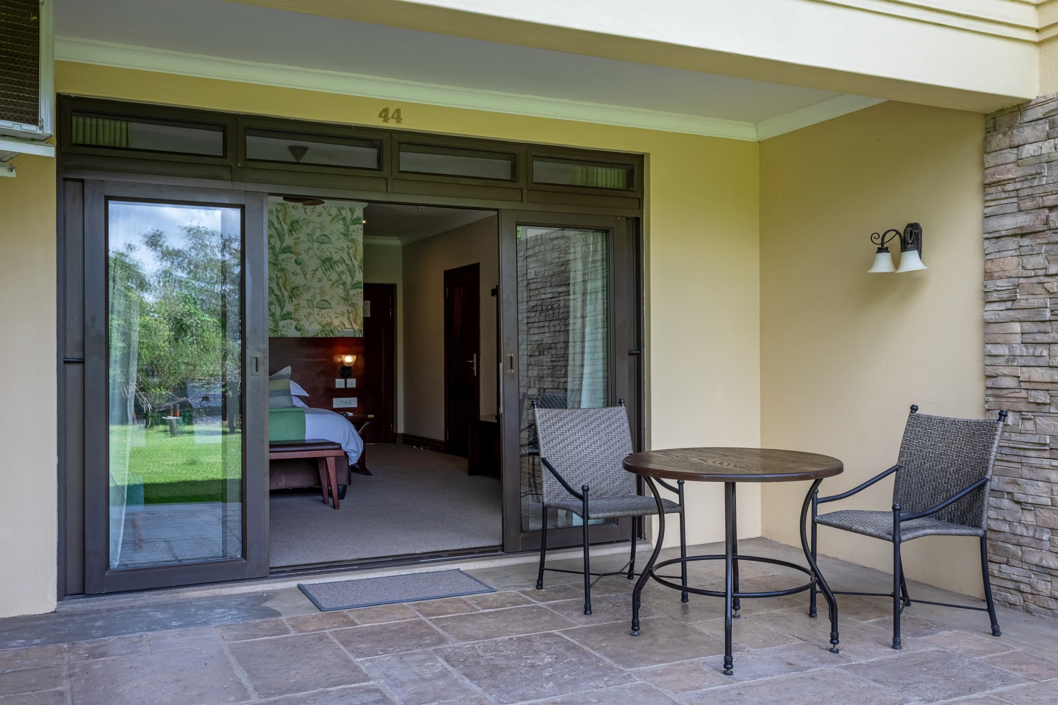 Deluxe Rooms - Image 7