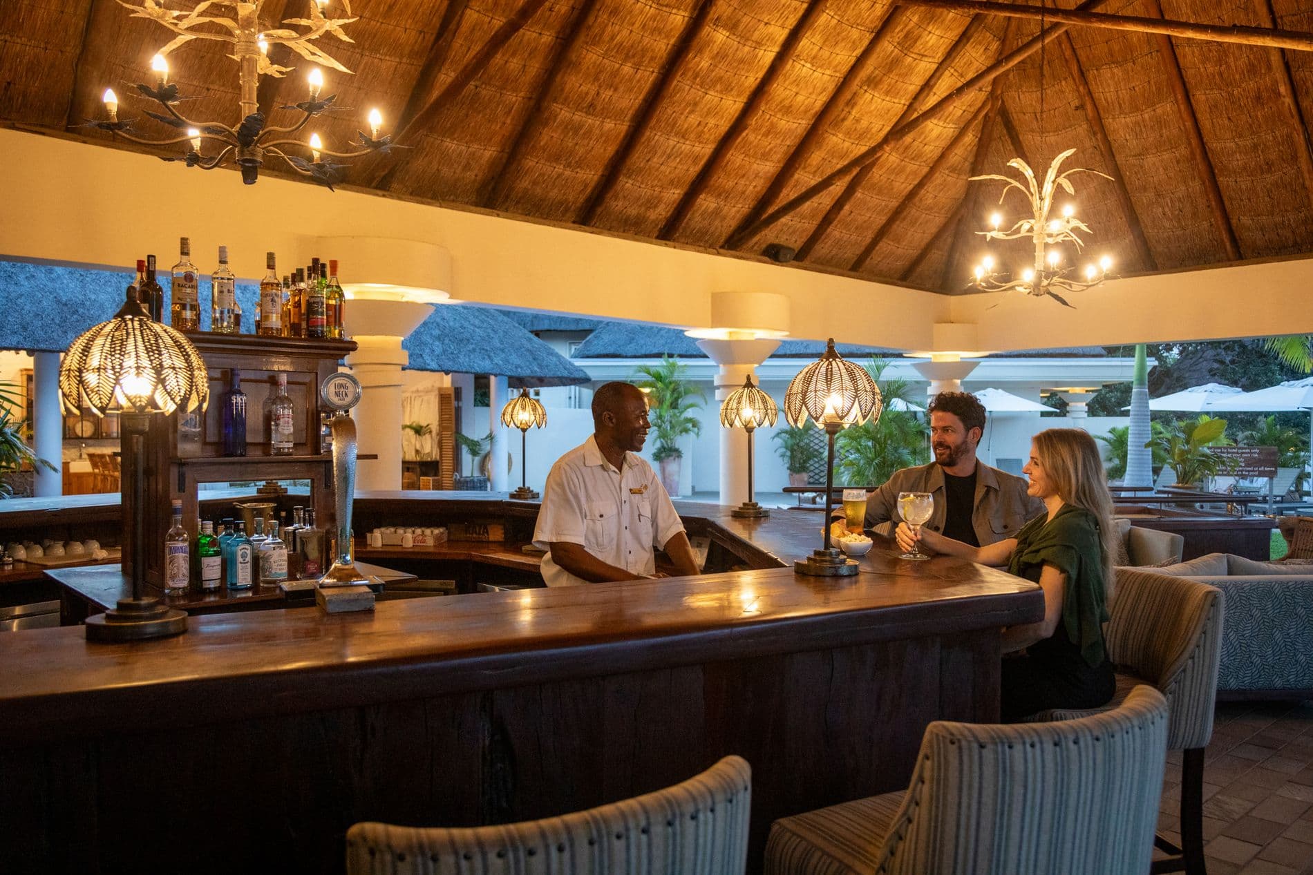 Ilala-Lodge-Facilities-Poolside-Bar-06