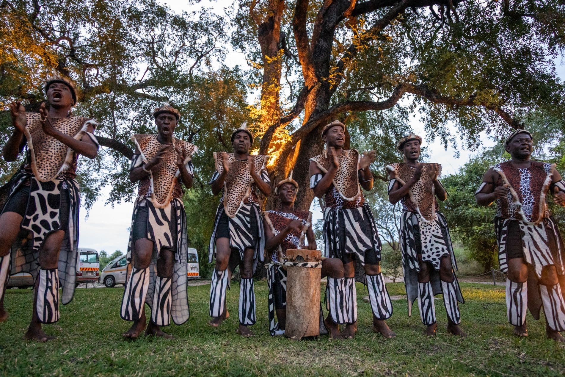 Traditional Dining & Performances - Image 2